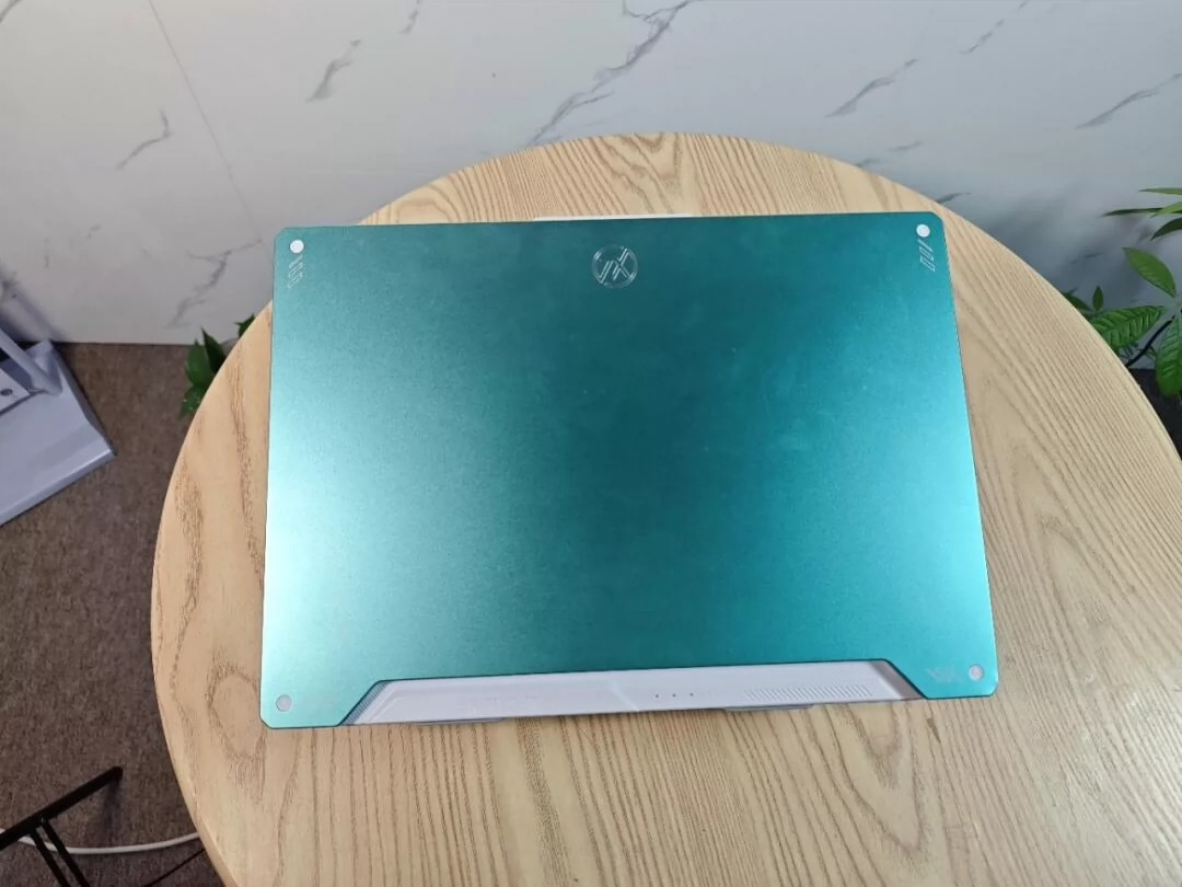 超薄华硕笔记本电脑i7顶配16G九八新荣耀办公游戏本 二手笔记本电脑 买了三年左右了，之前实体店将近六千的样子入手。基本上使用率不高，九八新的样子